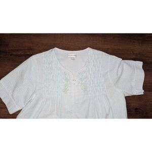 Miss Elaine Seersucker Robe M Medium Blue Green Floral Embroidered Zip Front